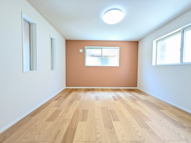 八王子市　中野上町　新築一戸建ての洋室|～1階8.0帖の洋室　ベッドなど大型家具のレイアウトもしやすい広さです～