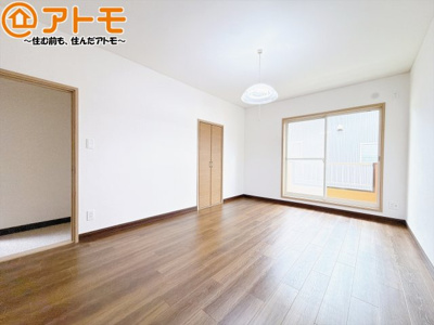【寝室】 | 駿河区下川原四丁目1期　中古戸建 | バルコニーに面したお部屋なので、布団などの大きなものも楽々干せます♪