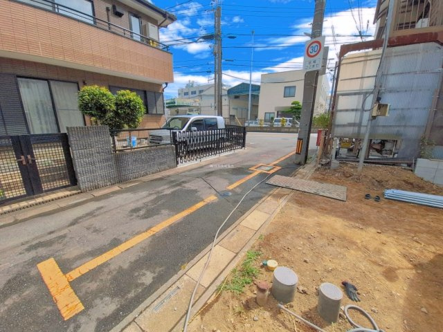 富士見市水谷東２丁目の新築一戸建の前面道路含む現地写真