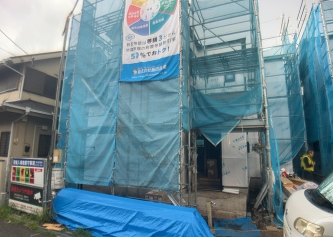 【内装】 | 建物建築の外壁の主流となっているサイディング仕様は、板を外壁に貼り合わせる施工方法です。金属系・木質系・窯業系があり、断熱性や耐用性などが異なります。外壁の色やデザインなど詳細は現地でご確認ください。