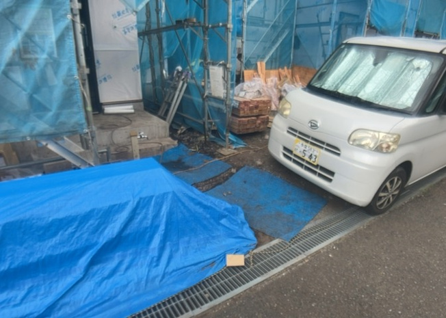 【駐車場】 | 駐車場と明記されていても、最小スペースでつくられた駐車場だと大型車は駐車できなかったり、出入りしにくくなったりする可能性があります。お車のサイズと購入したい物件の駐車場のサイズを現地で確認しましょう。