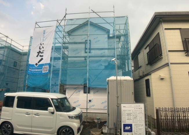 【構造・工法・仕様】 | 木造住宅とは土台、壁、柱など建築物の強度を支える構造体の材に木が使用されている構造を指します。構造体は建物の自重を支えるだけではなく風圧や水圧、積裁荷重などあらゆる衝撃に耐えるための基礎です。