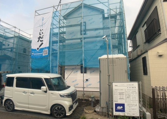 【玄関】 | 玄関は、狭すぎると複数人で使いにくく、広すぎても無駄な空間になりがちです。最低2畳を目安にして、家の広さとの兼ね合いや家族の人数を考慮して決めるとよいでしょう。現地を見学して快適な玄関を選びましょう！