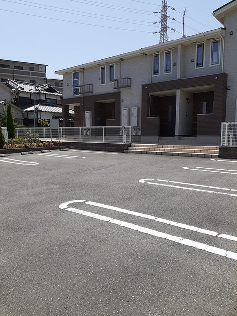 シェルグランの駐車場