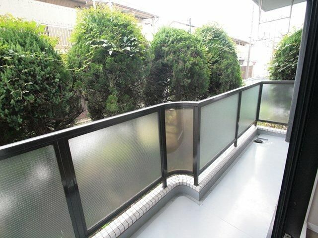 【バルコニー】 | グリーンシャイン芝 | 暖かな日差しのふりそそぐバルコニー