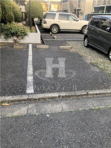 【駐車場】 | グリーンシャイン芝 | 車をお持ちの方に嬉しい駐車場付きの物件です