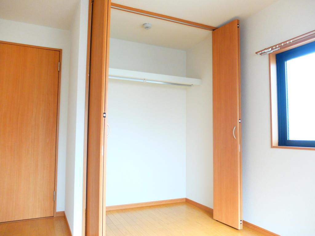 丹波篠山市網掛の賃貸マンションの収納|大きなクローゼットも魅力的です♪