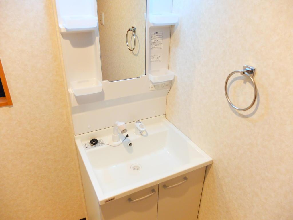 丹波篠山市網掛の賃貸マンションの洗面所|独立洗面台付いています(*^-^*)