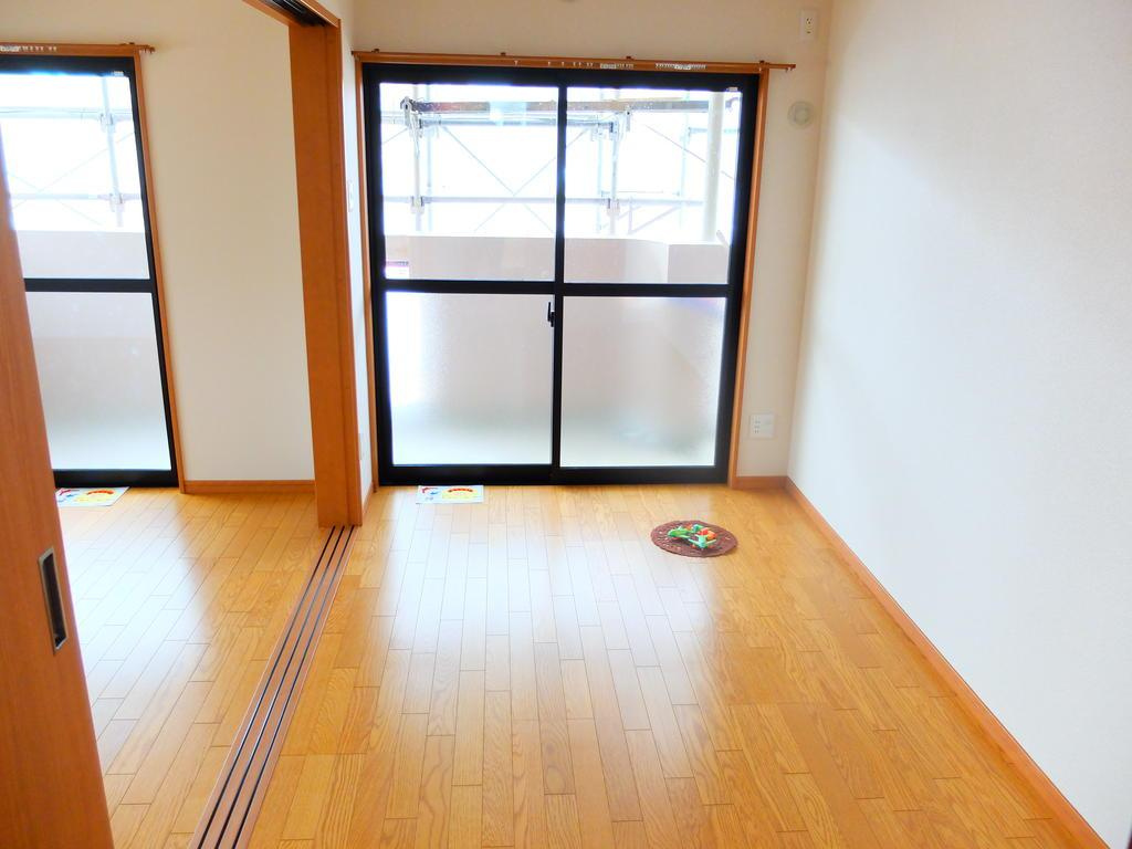 丹波篠山市網掛の賃貸マンションの内装|リビング隣は5.3帖洋室です☆