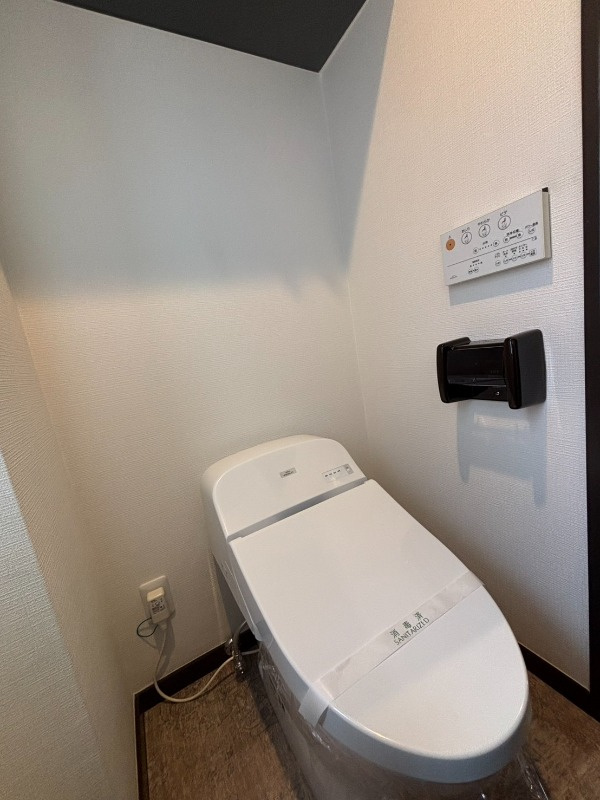 渋谷区神宮前３丁目の賃貸マンションのトイレ