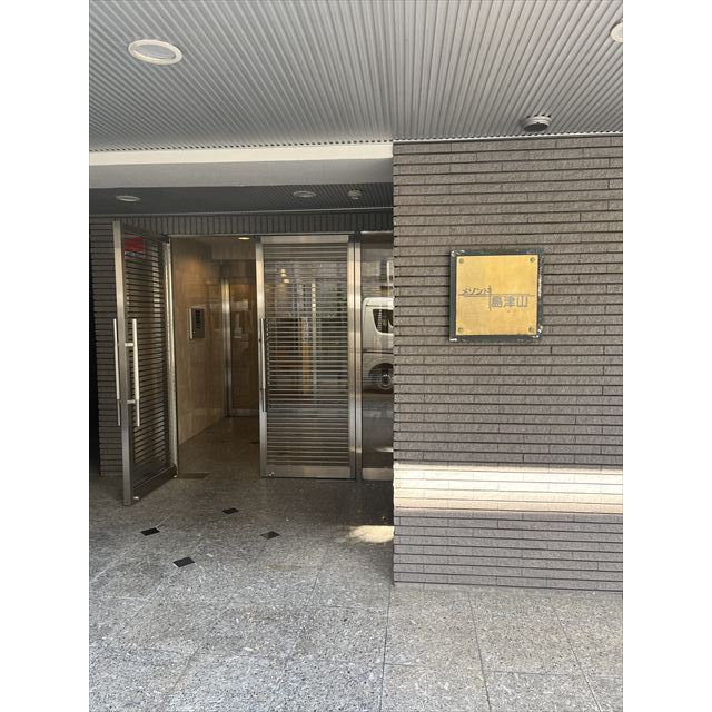 レジデンス島津山のエントランス