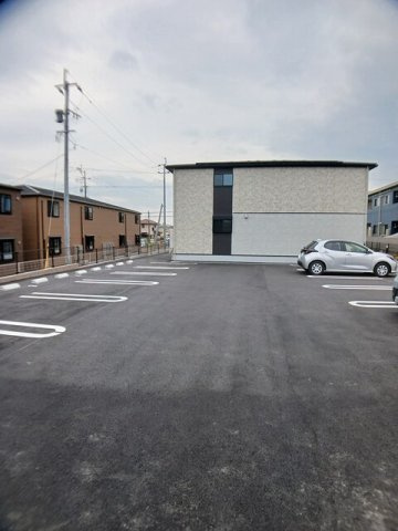 リバーサイドネオの駐車場