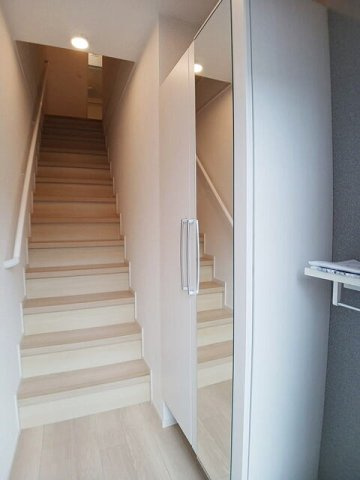 熊本市東区小山２丁目のアパートの玄関