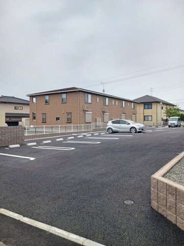 ヒルハウスの駐車場