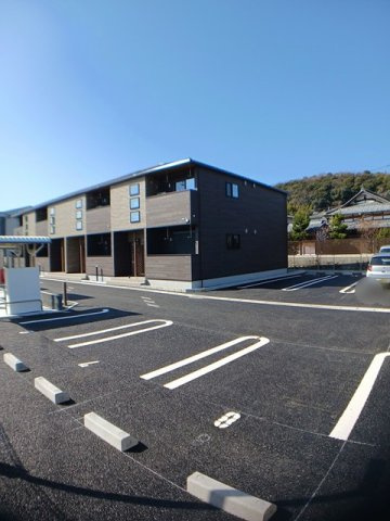 コンフォルト　タツダの駐車場