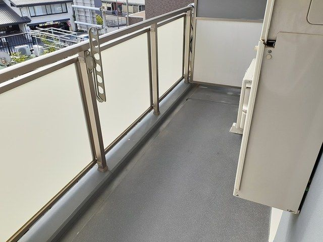 トレスオハス　稲葉荘のバルコニー