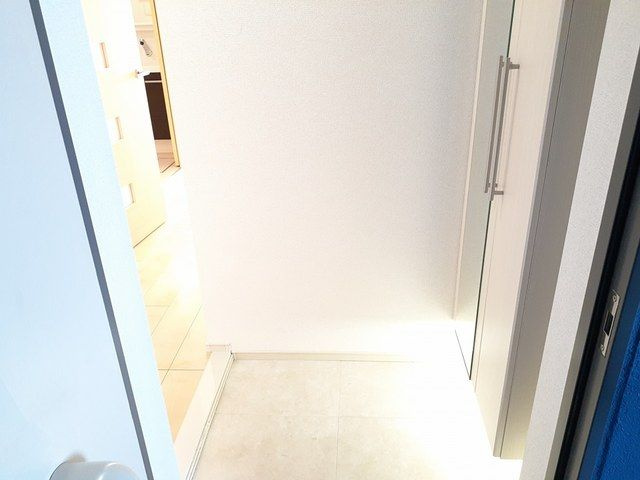 トレスオハス　稲葉荘の玄関