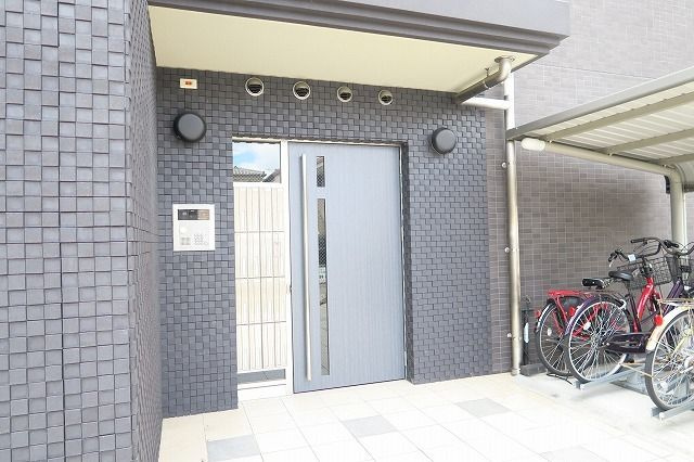 トレスオハス　稲葉荘のエントランス