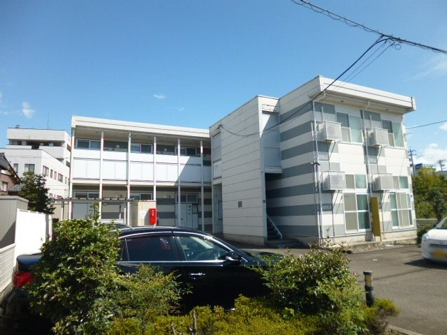 レオパレスニュー北府の外観|物件の外観です