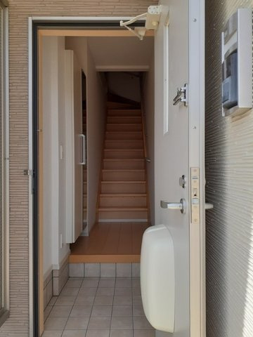 カ－サ・ポポラ－レの玄関|毎日通る玄関はこちらです