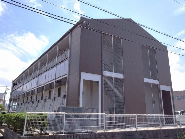 レオパレス燕良の外観|外観は落ち着いています