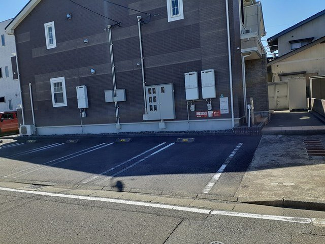 サン・バ－ディの駐車場|駐車場があるので、車を買う予定の方も安心です