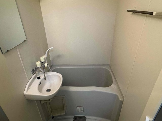 レオパレスＨＡＮＡの浴室|※同タイプ部屋の写真となります