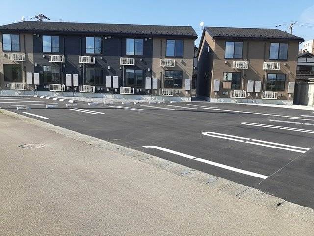 ヴィセオαの駐車場|駐車場があるので、車を買う予定の方も安心です