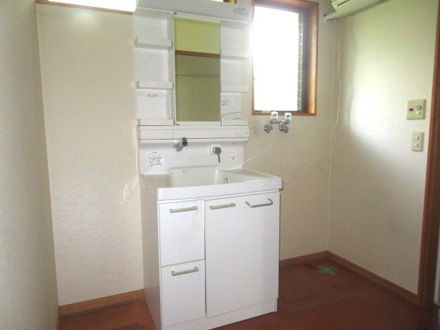 住吉　中古住宅の独立洗面台