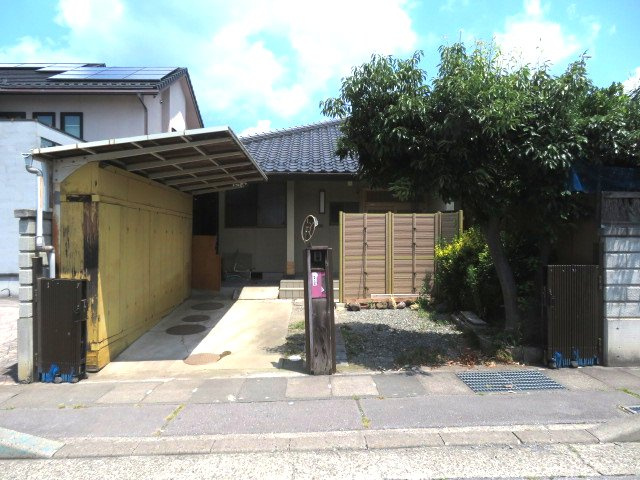 住吉　中古住宅の駐車場