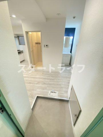 大阪市淀川区西中島４丁目の賃貸マンションの玄関