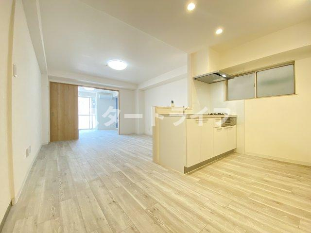 大阪市淀川区西中島４丁目の賃貸マンションの居間・リビング