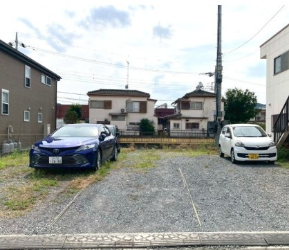 八王子市下恩方町のアパートの駐車場