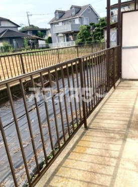 八王子市下恩方町のアパートのバルコニー
