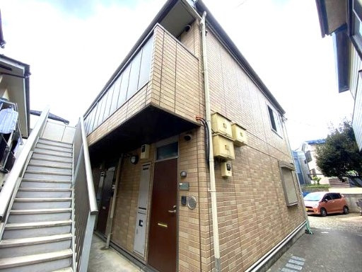 板橋区東山町のアパートのエントランス