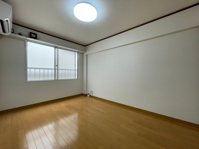 岡住マンションの洋室|※写真は別の部屋のものです。