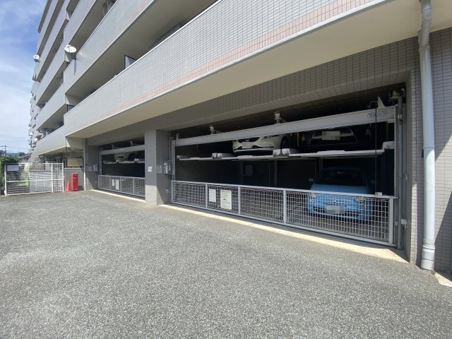 ライオンズプラザ西所沢の駐車場