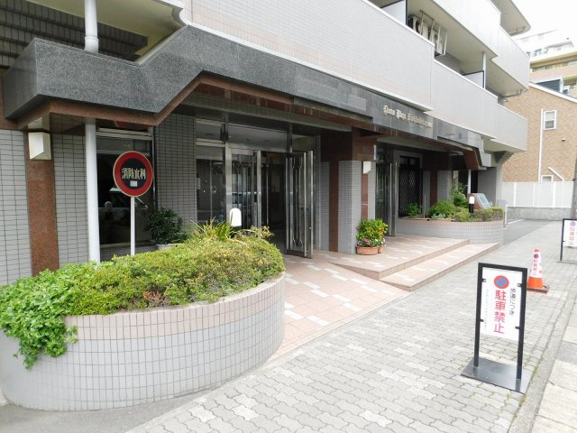 ライオンズプラザ西所沢のエントランス