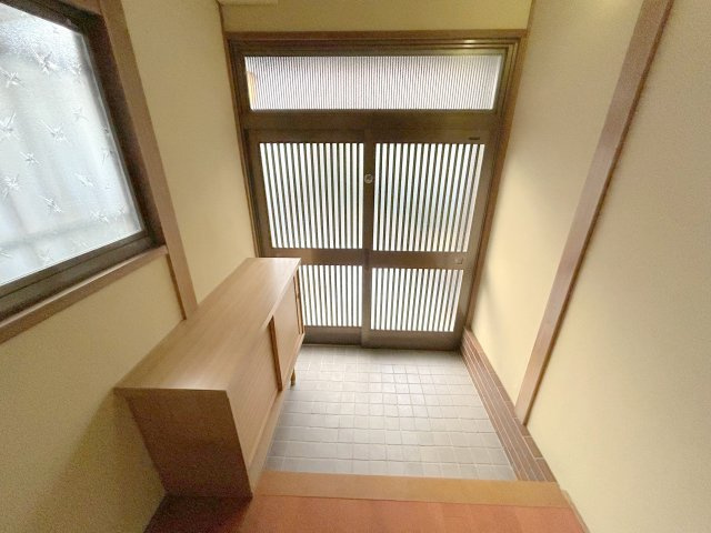 生駒市壱分町戸建の玄関