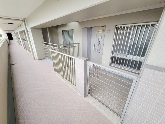 ローレルスクエア登美ヶ丘東館Ⅱのロビー