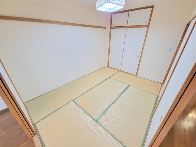 ローレルスクエア登美ヶ丘東館Ⅱの和室