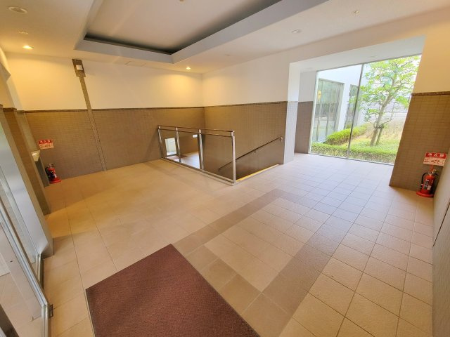 ローレルスクエア登美ヶ丘東館Ⅱのロビー