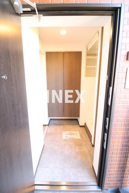 横浜市南区新川町１丁目の賃貸マンションの玄関