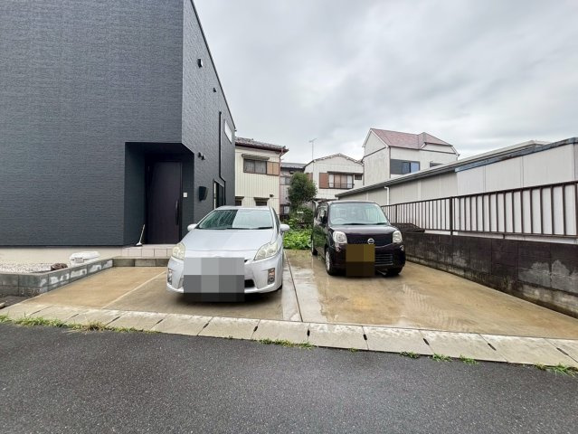 熊谷市石原　中古一戸建ての駐車場