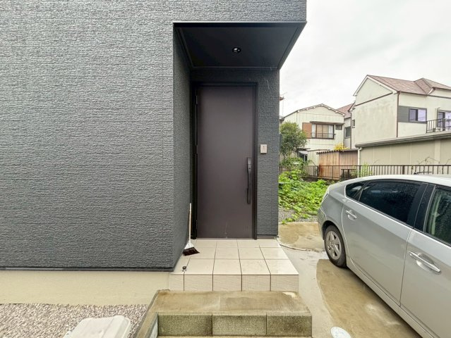 熊谷市石原　中古一戸建ての玄関