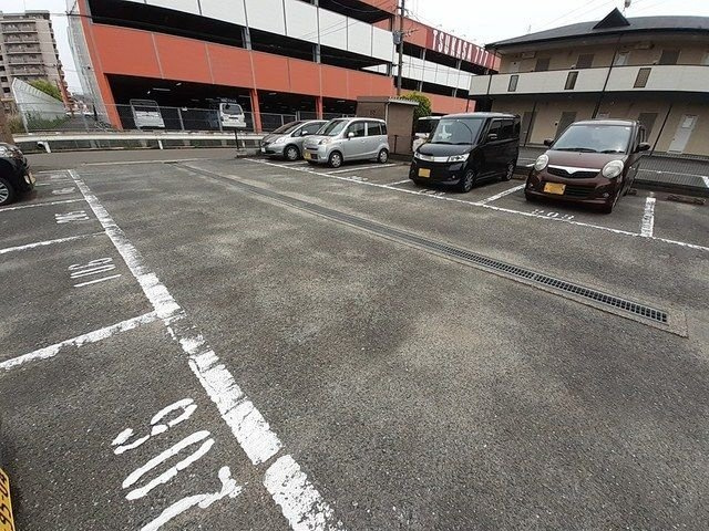 ミニヨン・Ｔ・Ｉの駐車場
