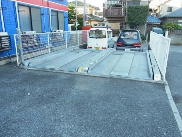 レオパレスANNEX新川崎の駐車場