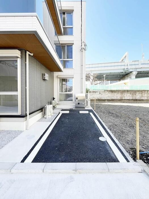 グラナーデ堤通の駐車場