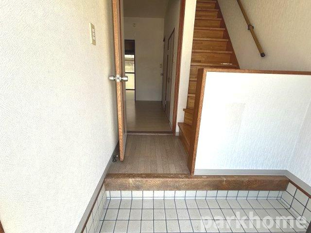 北竹島町T貸家の玄関