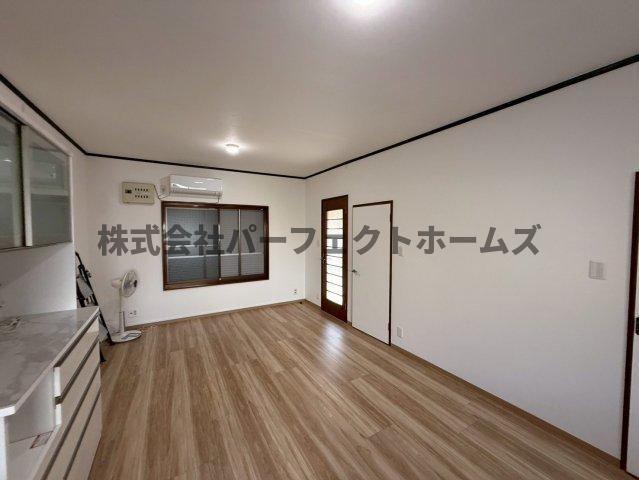 高柳2丁目戸建　賃貸の居間・リビング|おしゃれなリビングです